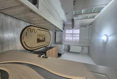 Apartament cu 3 camere semidecomandat în Central