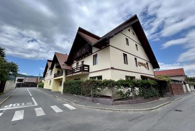 Casă individuală cu 21 camere cu Canalizare în Central