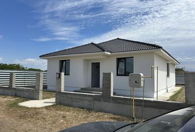 Casă cu 4 camere în Sântandrei