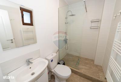 Casă cu 4 camere în Săbăreni