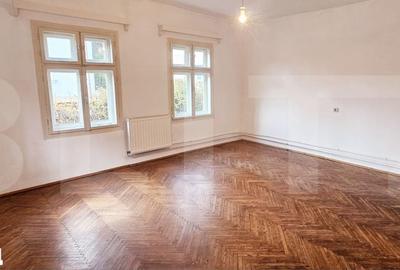 Casă cu 3 camere cu Teren 396 Mp în Central - 4