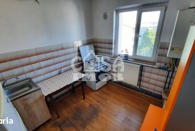 Apartament cu 2 camere semidecomandat în Micro 6
