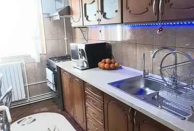 Vanzare apartament cu 4 camere si 2 bai,  decomandat, etaj 1/4  zona CET - 6