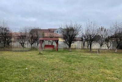 Casă cu 5 camere cu Teren 2100 Mp în Central - 2