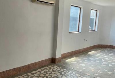 Spatiu potrivit activitati diverse cu intrare stradala - 1