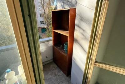 Proprietar, vand apartament 3 camere+ Boxa  in strada Aleea Callatis, bloc A14, - 2