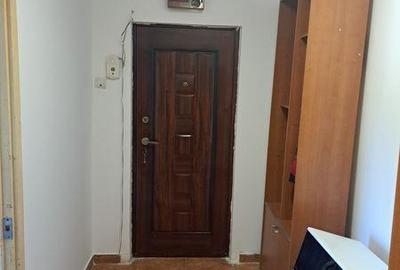 Apartament cu 3 camere semidecomandat în Rahova - 1