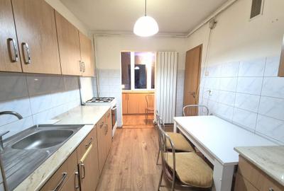 Vanzare apartament 2 camere decomandat etaj intermediar  Str.Carpatilor - 16