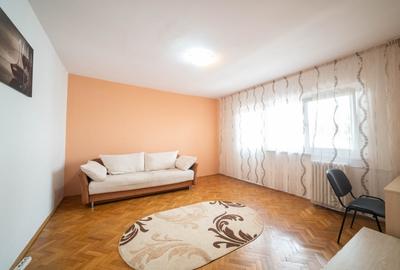Apartament cu 3 camere decomandat, mobilat în Complex Studențesc