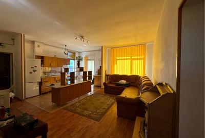 Apartament cu 3 camere decomandat în Central - 3