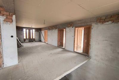 Casă cu 4 camere în Central - 3