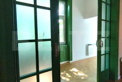 Apartament de vanzare, cu 3 camere, 107 mp, zona centrala - 2