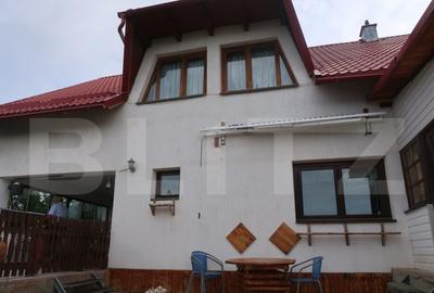 Casă cu 7 camere cu Teren 1700 Mp în Central - 2