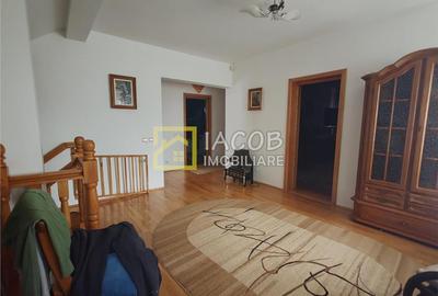 Casă individuală cu 6 camere cu Canalizare în 9 Mai - 20