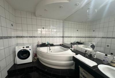 Casă cu 5 camere cu Teren 938 Mp în Lipovei