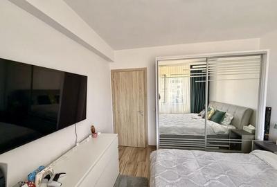 Apartament cu 2 camere semidecomandat, mobilat în Tractorul - 1