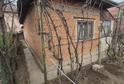 Casă cu Teren 240 Mp în Central