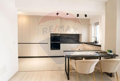 Apartament cu 3 camere semidecomandat, mobilat în Tractorul - 3