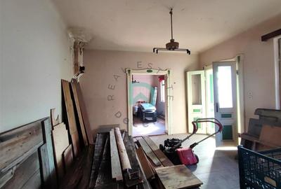 Casă individuală cu 4 camere cu Canalizare în Central - 18