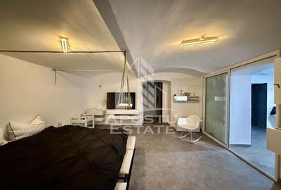 Apartament renovat cu o camera si curte, 2 bai, 50 mp, Piata Romanilor - 1