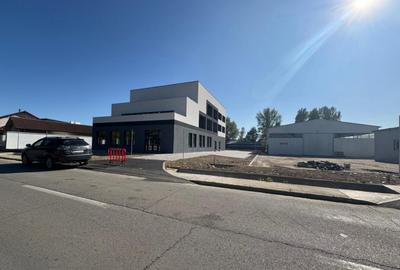 Cladire moderna P+2 cu parcare proprie - str. Tineretului - 7