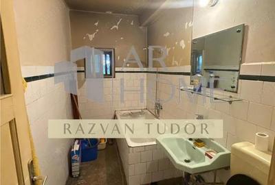 Apartament cu 3 camere decomandat în Republicii