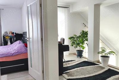 Casă cu Teren 569 Mp în Zăvoi - 1