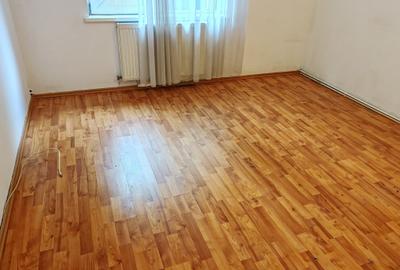 Apartament cu 3 camere decomandat în Astra - 3
