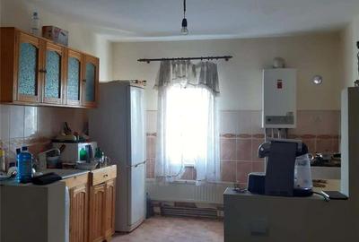 Apartament cu 3 camere decomandat în Turda - 2