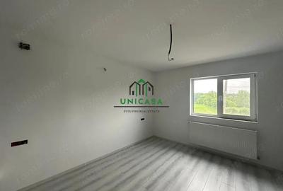 Casă cu Teren 2000 Mp în Români - 14