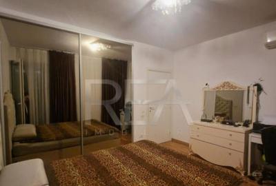 Apartament cu 3 camere semidecomandat, mobilat în Central