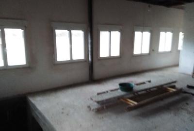 Casă cu 4 camere în Central - 3
