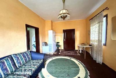 Casa traditional bucovineana la poalele muntilor Bucovinei - 3