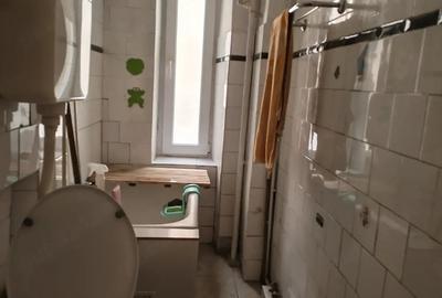 Apartament cu 3 camere semidecomandat în Victoriei