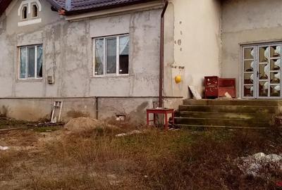 Casa 2 dormitoare bucatarie living si baie - 1