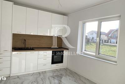 Casă cu 4 camere cu Teren 928 Mp în Sânmartin