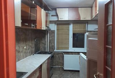 Inchiriez apartament cu doua camere, zona Zavoi - 4