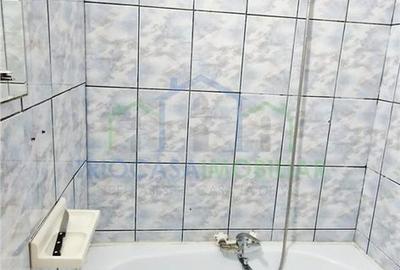 Apartament cu 3 camere semidecomandat în Craiovița Nouă