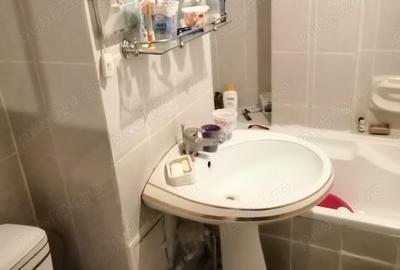 Apartament cu 4 camere decomandat în Găești - 2