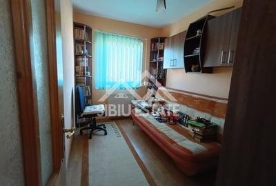 Apartament de vanzare cu 3 camere, decomandat, 2 balcoane, pivnita - 55 mp Apartament de vanzare cu 3 camere, decomandat, 2 balcoane, pivnita - 55 mp - 4