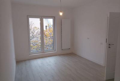 Casă cu 4 camere cu Teren 35 Mp în Central - 3