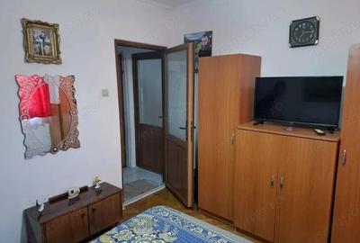 1 camera in zona Dambovita