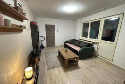Apartament cu 3 camere semidecomandat în Central - 1