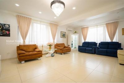 Casă individuală cu 8 camere cu Canalizare în Central - 2