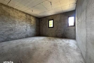 Casă cu 4 camere cu Teren 396 Mp în Comișani - 4