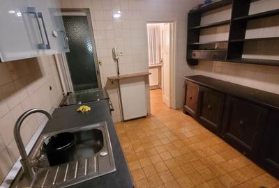 Universitate, Intercontinental, Blocul Roșu - 11