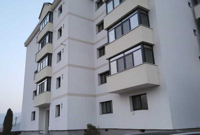 Apartament cu 2 camere decomandat în Poiana - 1
