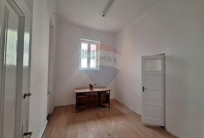 Birou, de 10 mp, în Ultracentral - 1