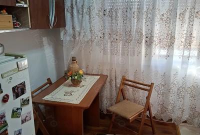 Vand apartament 2 camere cofort 1 zona centrala - 1