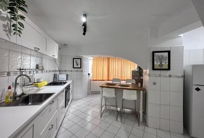 Vanzare apartament 3 camere Unirii - 1